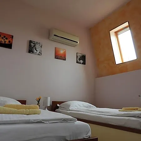 Ξενοδοχείο Pensiunea Caramell 3*