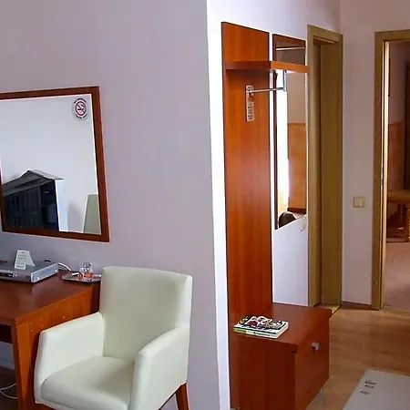 Ξενοδοχείο Pensiunea Caramell 3*